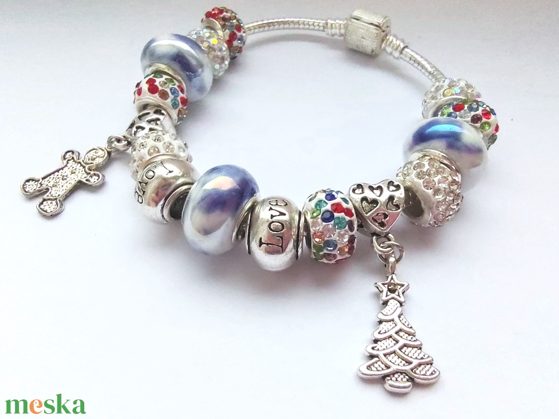 Téli csillogós karkötő mézeskalács emberke és karácsonyfa charmmal - Pandora stílusú charm karkötő- mézi, karácsonyi - ékszer - karkötő - charm karkötő - Meska.hu Téli csillogós karkötő mézeskalács emberke és karácsonyfa charmmal - Pandora stílusú charm karkötő- mézi, karácsonyi - ékszer - karkötő - charm karkötő - Meska.hu