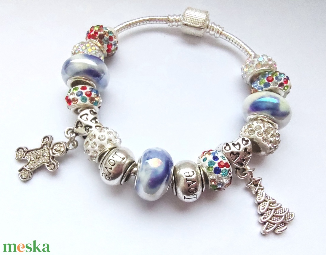 Téli csillogós karkötő mézeskalács emberke és karácsonyfa charmmal - Pandora stílusú charm karkötő- mézi, karácsonyi - ékszer - karkötő - charm karkötő - Meska.hu Téli csillogós karkötő mézeskalács emberke és karácsonyfa charmmal - Pandora stílusú charm karkötő- mézi, karácsonyi - ékszer - karkötő - charm karkötő - Meska.hu