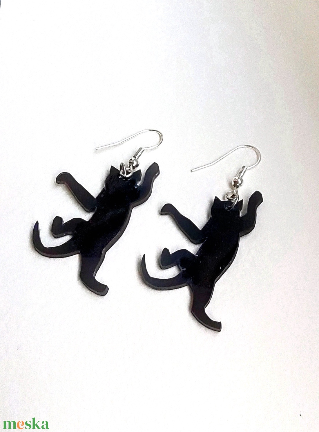 Cicám! - Fekete mászó cica  fülbevaló  - ékszer - fülbevaló - lógó fülbevaló - Meska.hu