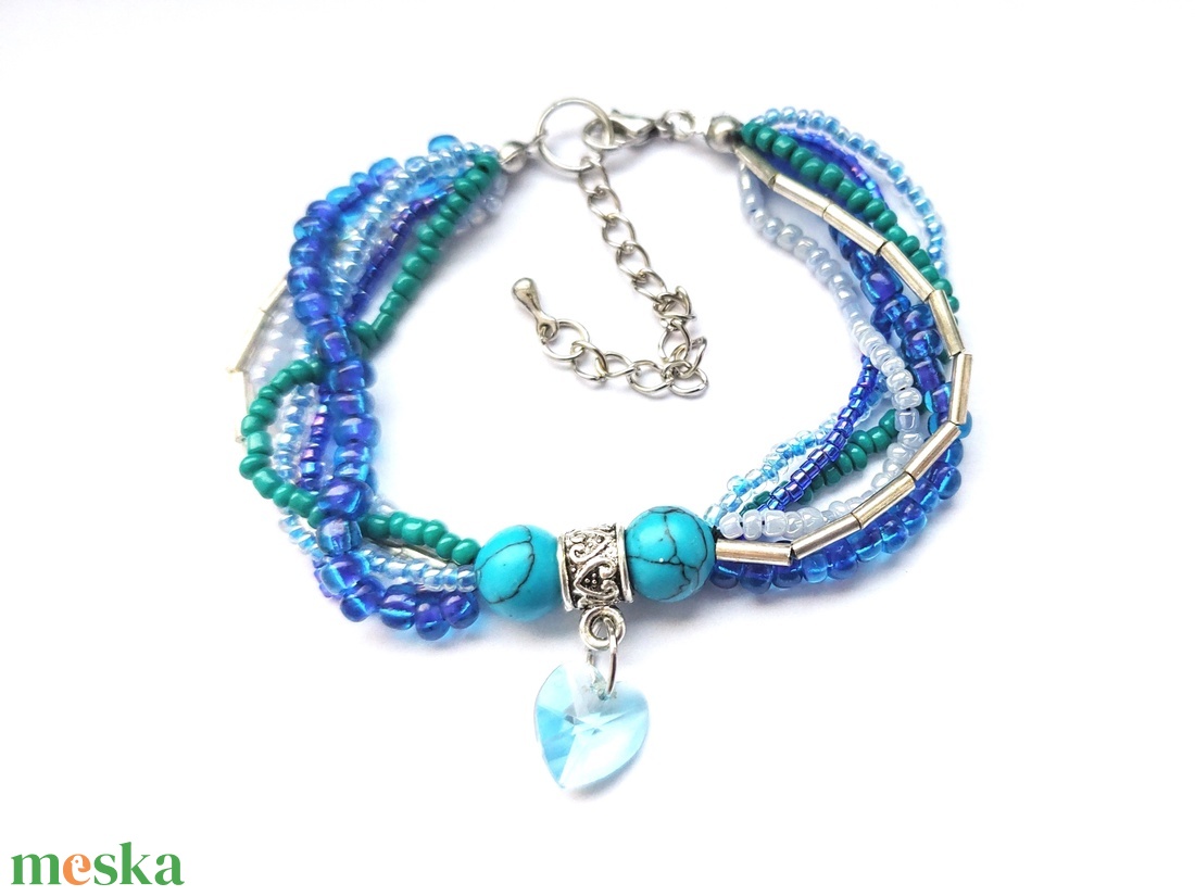 6 soros kék és ezüst gyöngy karkötő Swarovski kristály szívecskével a közepén  - ékszer - karkötő - gyöngyös karkötő - Meska.hu
