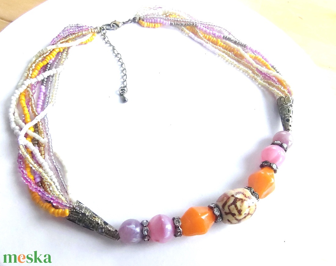 8 soros rózsaszín és narancssárga tarka gyöngy nyaklánc - kézzel festett kerámia gyönggyel a közepén  - ékszer - nyaklánc - gyöngyös nyaklánc - Meska.hu