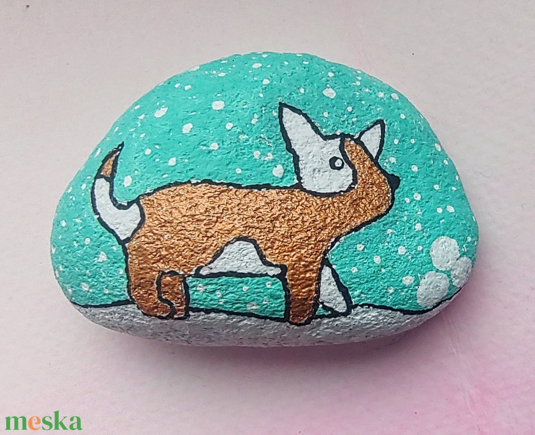 Kézzel festett kutyus kavics - kiskutya kő - kutya, havazás, hógolyó  - otthon & életmód - dekoráció - asztal és polc dekoráció - kavics & kő - Meska.hu