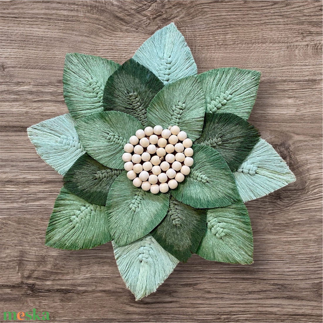 Makramé virág fali dekoráció, természetes anyagokból, föld színekben. Modern makramé fali dísz nappaliba, hálószobába   - otthon & életmód - dekoráció - fali és függő dekoráció - falra akasztható dekor - Meska.hu