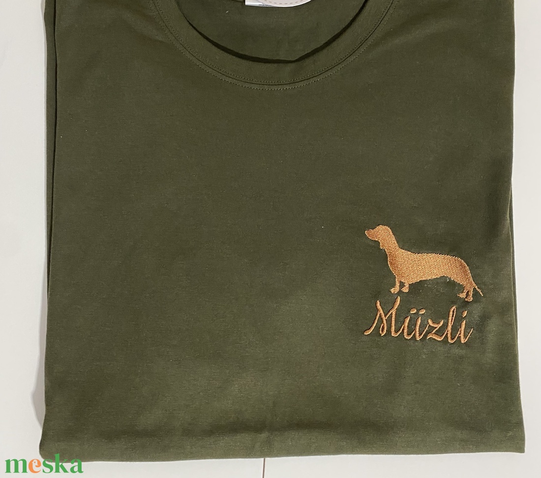 Tacskó mintás Hímzett póló - akár névvel is kérhető - egyedi hímzett póló - ruha & divat - páros szett - női-férfi páros szett - Meska.hu Tacskó mintás Hímzett póló - akár névvel is kérhető - egyedi hímzett póló - ruha & divat - páros szett - női-férfi páros szett - Meska.hu