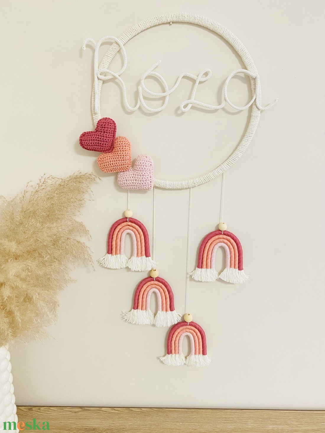 Névre szóló fali dekoráció - makramé szivárványok, horgolt szivecskével és zsinór névvel - otthon & életmód - babaszoba, gyerekszoba - babaszoba dekoráció - Meska.hu
