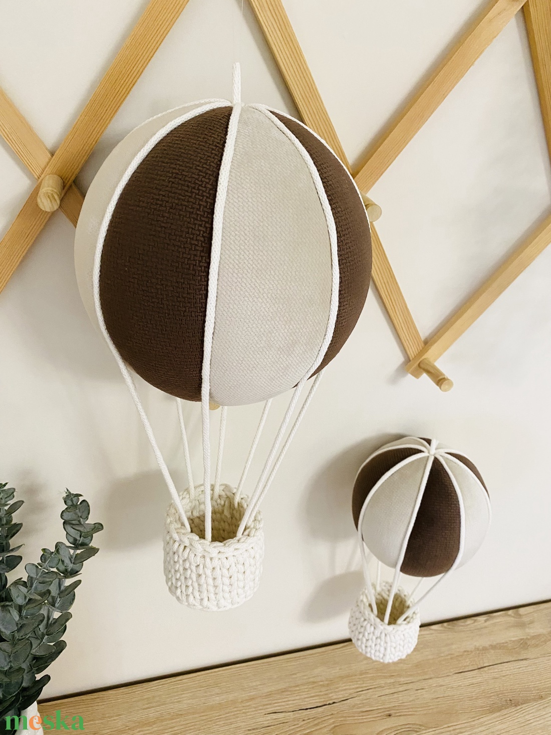 Hőlégballon szett babaszoba dekoráció - barna-bézs színű nagy-közepes hőlégballon szett - baba - mama - babaszoba dekoráció - Meska.hu