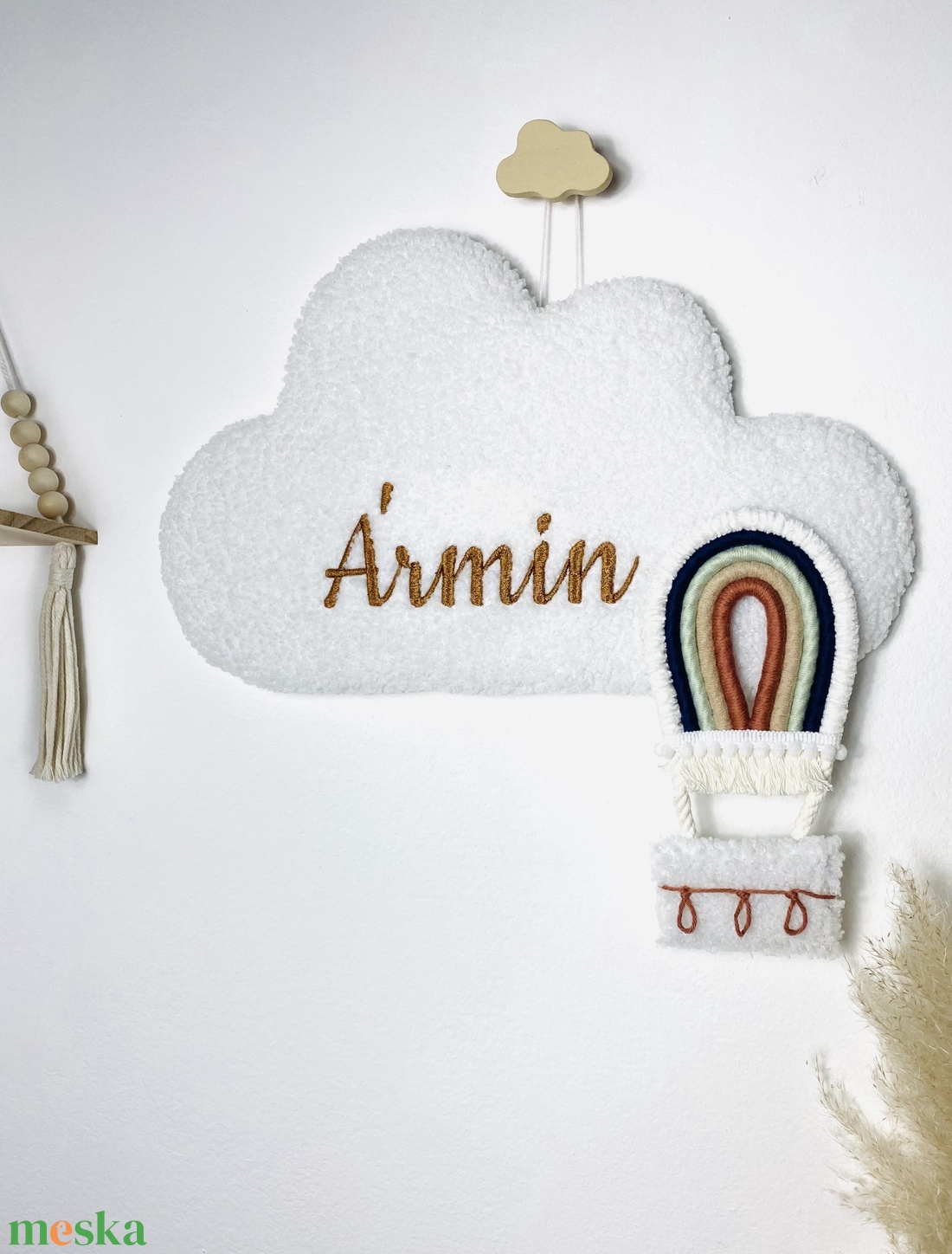 Névre szóló hímzett bárányfelhő fali dekoráció makramé hőlégballonnal - két méretben - baba - mama - babaszoba dekoráció - babanév dekoráció - Meska.hu