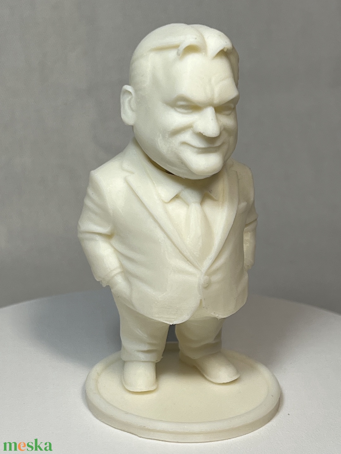 Bólogatós Orbán figura, öntapadó talppal (Fehér) - otthon & életmód - dekoráció - dísztárgy - Meska.hu