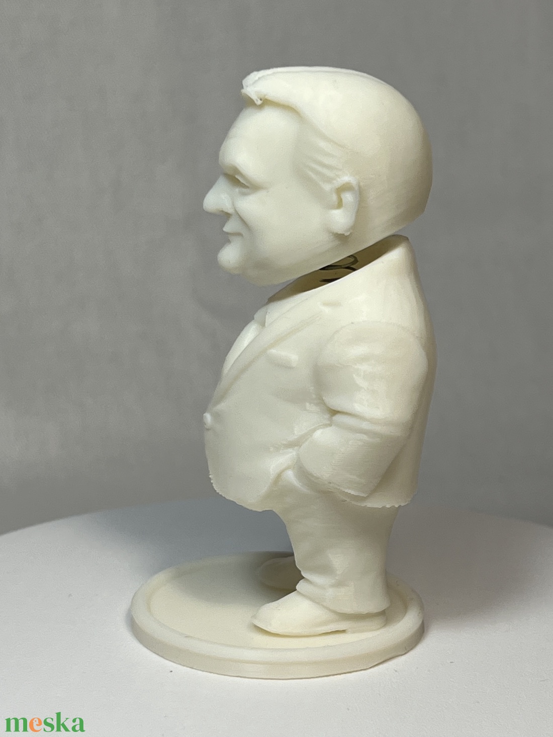 Bólogatós Orbán figura, öntapadó talppal (Fehér) - otthon & életmód - dekoráció - dísztárgy - Meska.hu