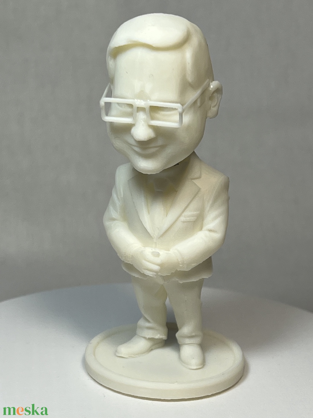 Bólogatós Gulyás Gergely figura, öntapadó talppal (Fehér) - otthon & életmód - dekoráció - dísztárgy - Meska.hu