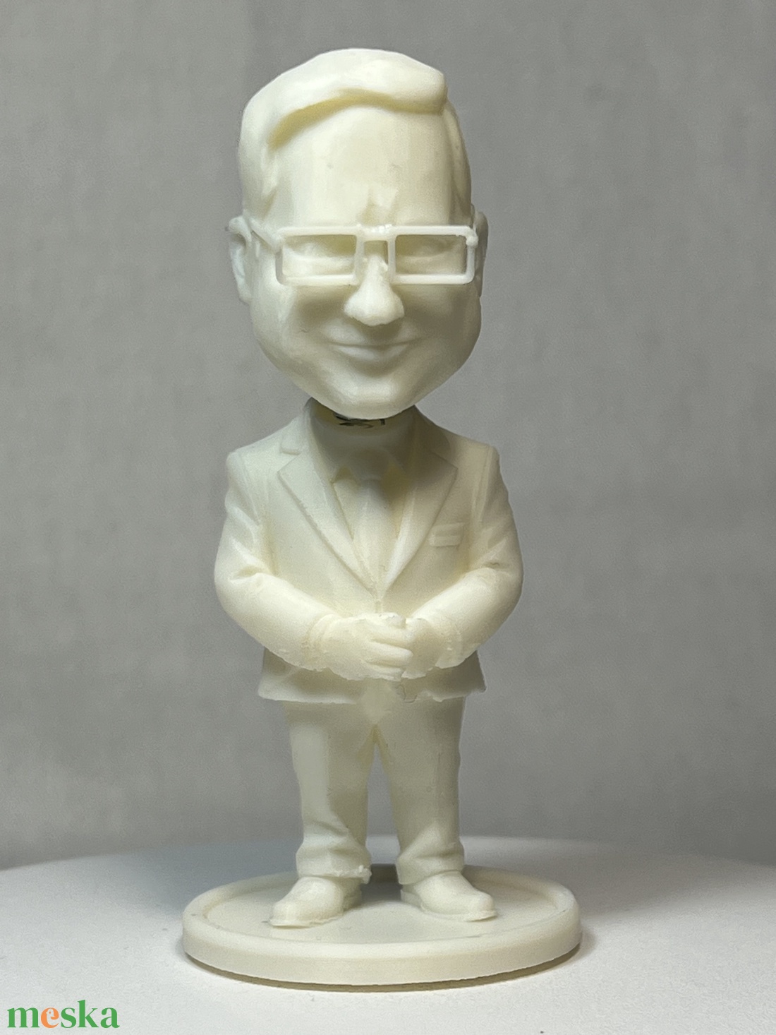 Bólogatós Gulyás Gergely figura, öntapadó talppal (Fehér) - otthon & életmód - dekoráció - dísztárgy - Meska.hu