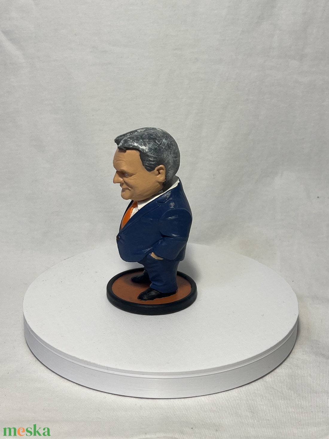 Bólogatós Orbán figura, öntapadó talppal - otthon & életmód - dekoráció - dísztárgy - Meska.hu