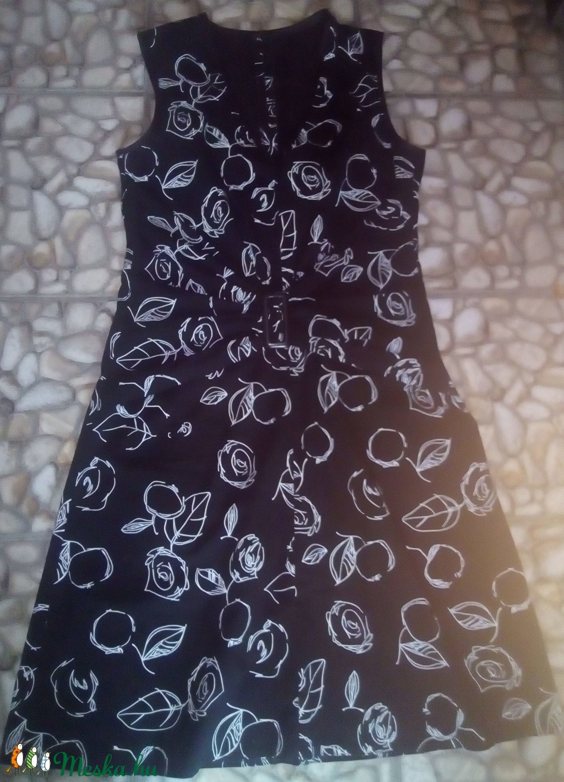 Fekete alapon fehér mintás nyári alkalmi ruha -  - Meska.hu