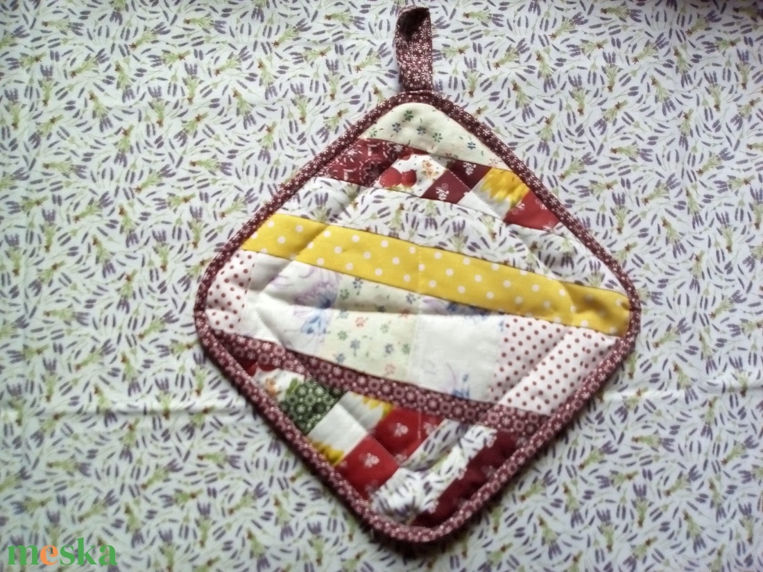 Patchwork edényfogó - otthon & életmód - konyhafelszerelés, tálalás - konyhai textil - edényfogó & edényfedő - Meska.hu Patchwork edényfogó - otthon & életmód - konyhafelszerelés, tálalás - konyhai textil - edényfogó & edényfedő - Meska.hu
