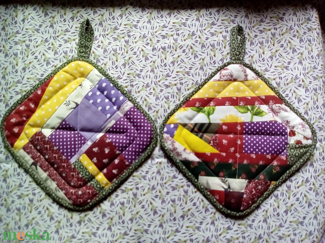 Patchwork edényfogó - otthon & életmód - konyhafelszerelés, tálalás - konyhai textil - edényfogó & edényfedő - Meska.hu Patchwork edényfogó - otthon & életmód - konyhafelszerelés, tálalás - konyhai textil - edényfogó & edényfedő - Meska.hu