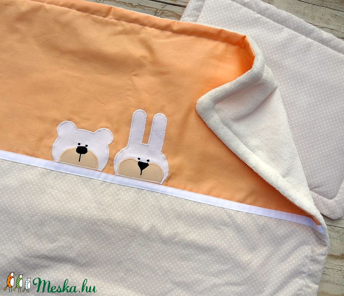 Applikált BABATAKARÓ és párna, bézs-barack, Bear and Bunny -  - Meska.hu