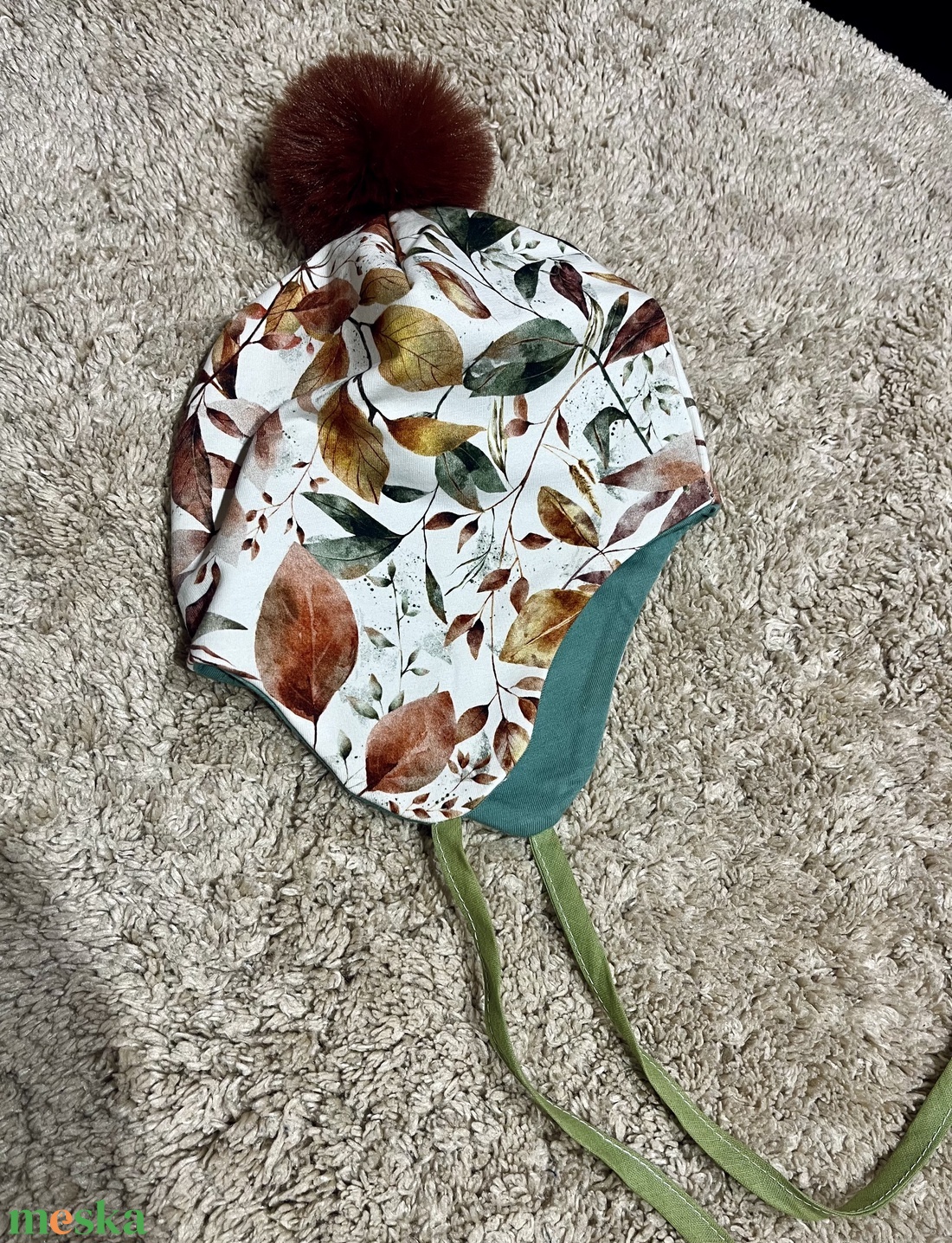 Megkötős sapka, pompommal - ruha & divat - babaruha & gyerekruha - babasapka - Meska.hu