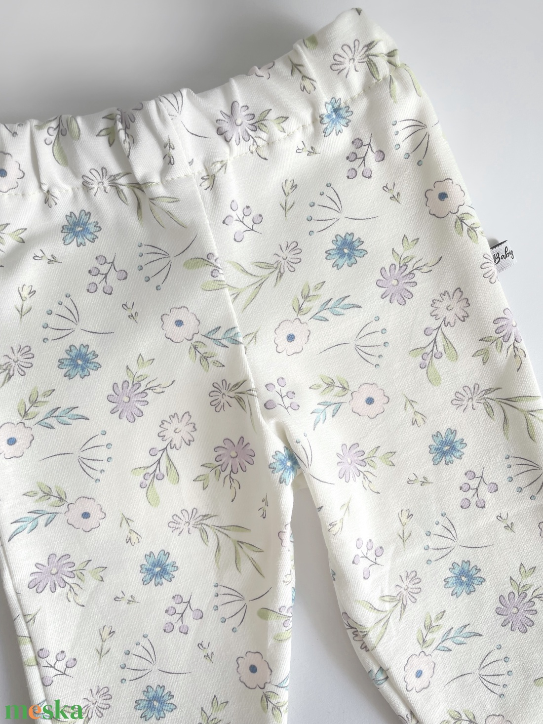 Baba leggings - fehér virágos (56-os) - ruha & divat - babaruha & gyerekruha - nadrág - Meska.hu Baba leggings - fehér virágos (56-os) - ruha & divat - babaruha & gyerekruha - nadrág - Meska.hu