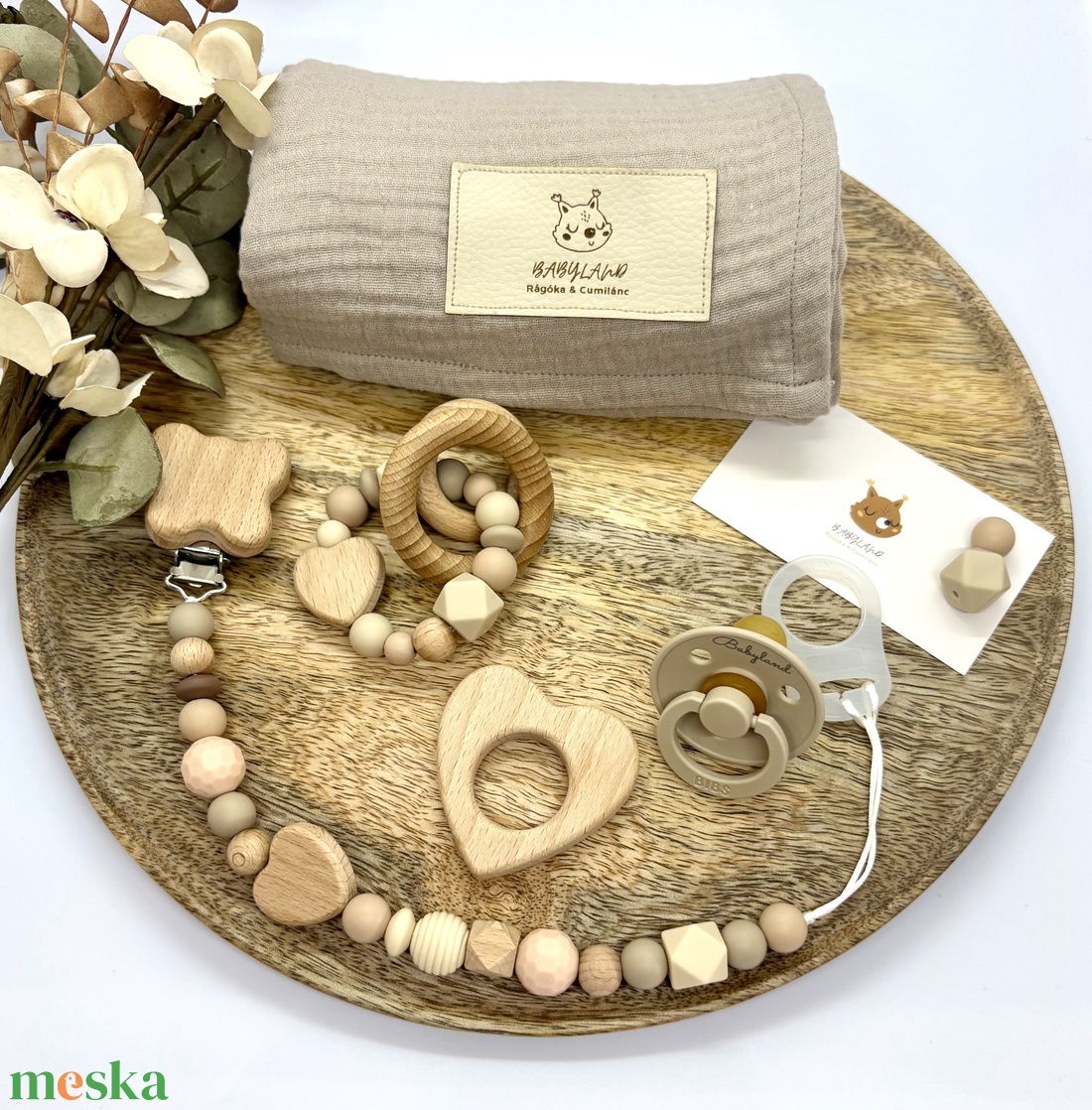 M Box - Beige szívecske - baba - mama - baba játékok - cumilánc - Meska.hu
