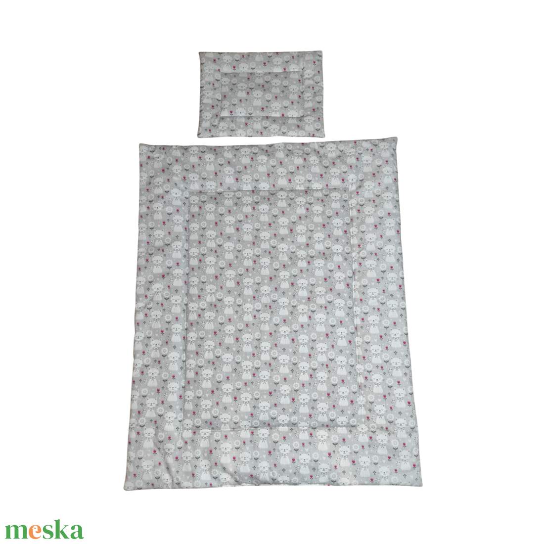 Szürke alapon fehér cicás babaágynemű szett (takaró + párna) - baba - mama - baba ágynemű - szett kiságyba - Meska.hu