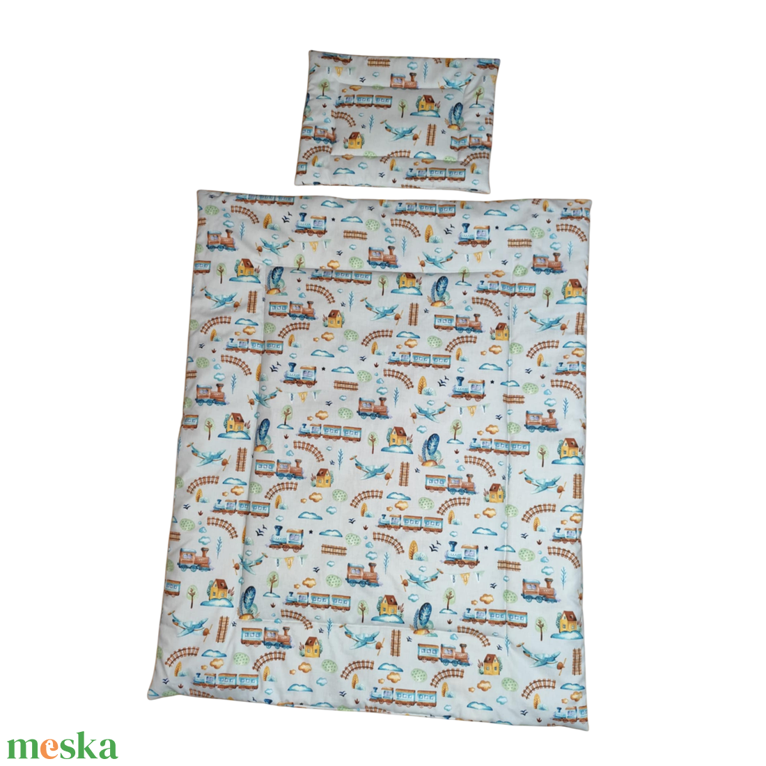 Szürke alapon vonatos-repülős gyerekágynemű szett (takaró + párna) - játék & sport - ovis felszerelés - ovis ágynemű - Meska.hu