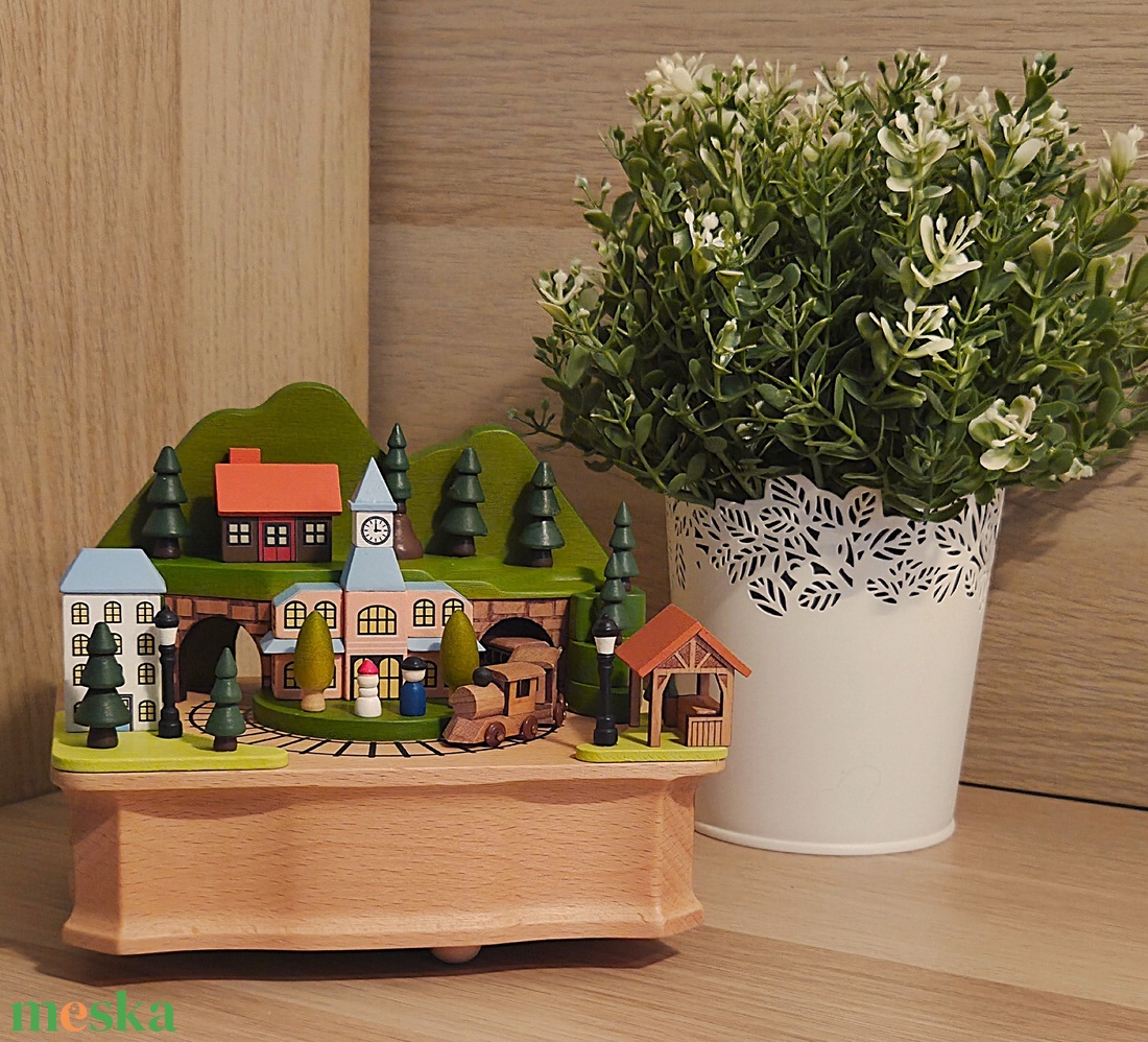 Kisvárosi vonat - mozgó zenedoboz - otthon & életmód - dekoráció - asztal és polc dekoráció - zenedoboz - Meska.hu Kisvárosi vonat - mozgó zenedoboz - otthon & életmód - dekoráció - asztal és polc dekoráció - zenedoboz - Meska.hu