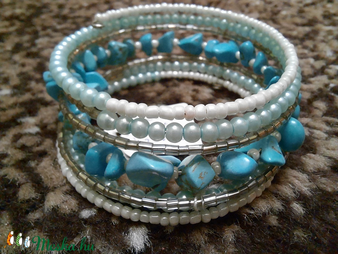 Merória karkötő ásványokkal - ékszer - karkötő - memóriadrótos karkötő - Meska.hu