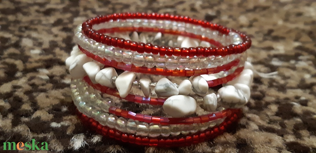 Merória karkötő ásványokkal - ékszer - karkötő - memóriadrótos karkötő - Meska.hu