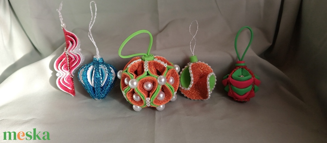 Karácsonyfadísz dekorgumiból - karácsony - karácsonyi lakásdekoráció - karácsonyfadíszek - Meska.hu