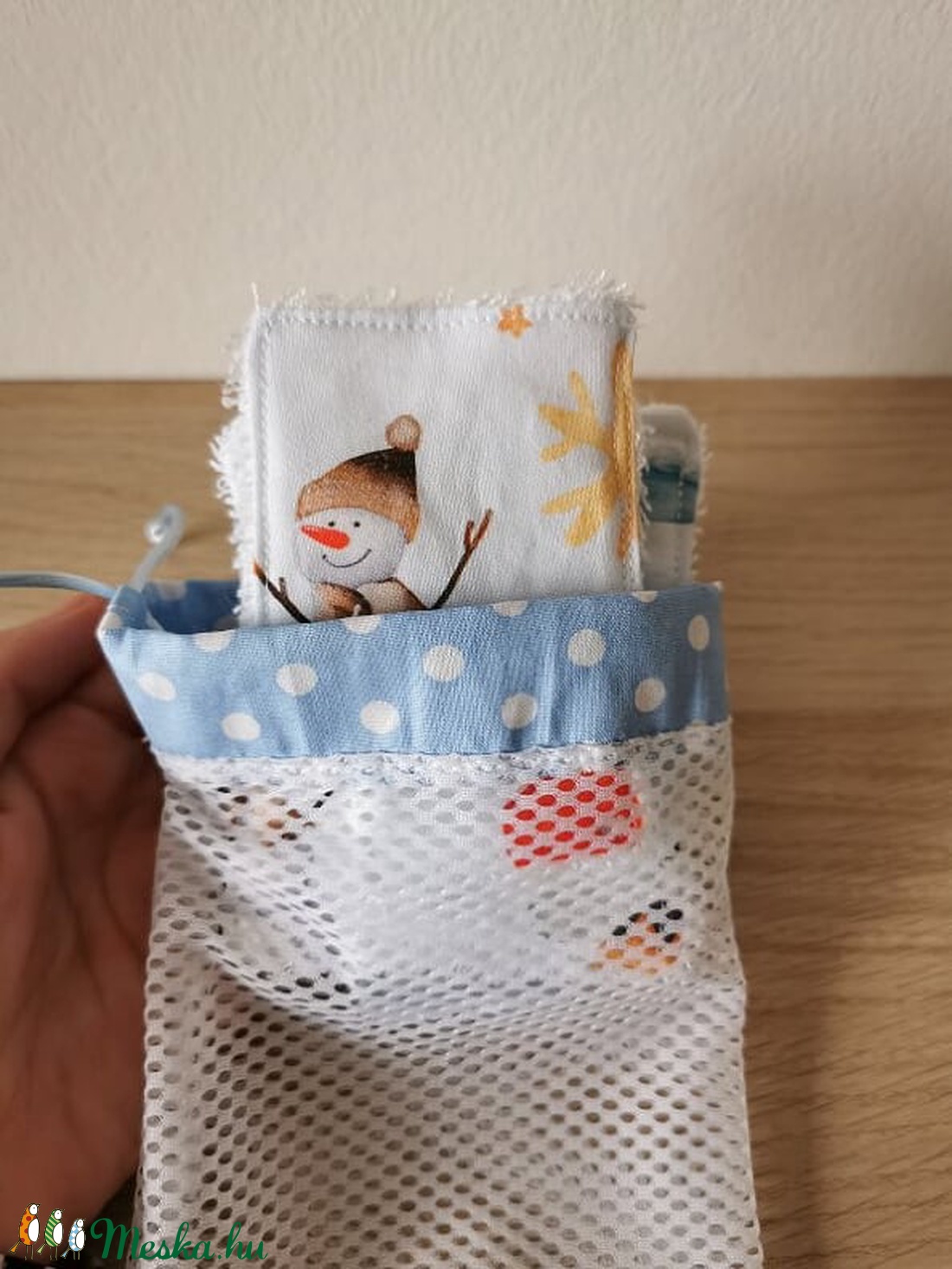 Karácsonyi mintás, mosható, hulladékmentes pamut-frottír arclemosó lapocskák tárolóval - szépségápolás - arcápolás - arctisztító korong - Meska.hu Karácsonyi mintás, mosható, hulladékmentes pamut-frottír arclemosó lapocskák tárolóval - szépségápolás - arcápolás - arctisztító korong - Meska.hu