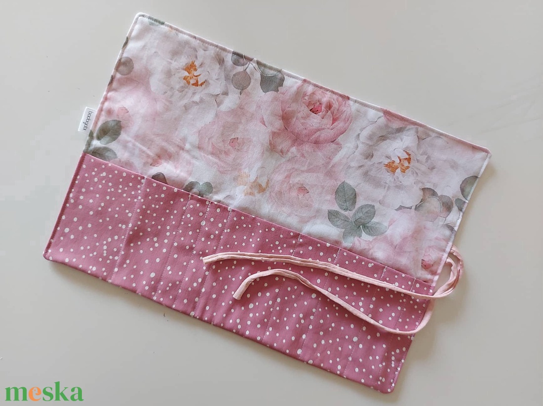 Pöttyös-bazsarózsás textil tok, tároló - otthon & életmód - papír, írószer - tolltartó & ceruzatekercs - Meska.hu Pöttyös-bazsarózsás textil tok, tároló - otthon & életmód - papír, írószer - tolltartó & ceruzatekercs - Meska.hu