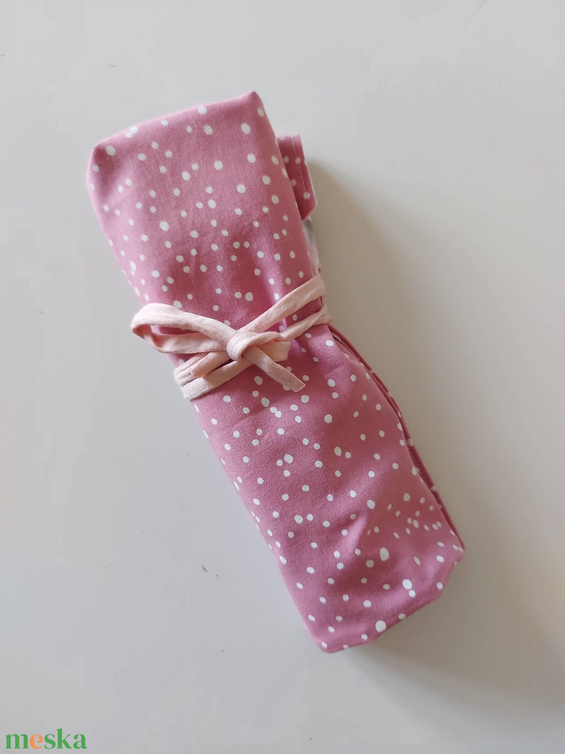Pöttyös-bazsarózsás textil tok, tároló - otthon & életmód - papír, írószer - tolltartó & ceruzatekercs - Meska.hu Pöttyös-bazsarózsás textil tok, tároló - otthon & életmód - papír, írószer - tolltartó & ceruzatekercs - Meska.hu