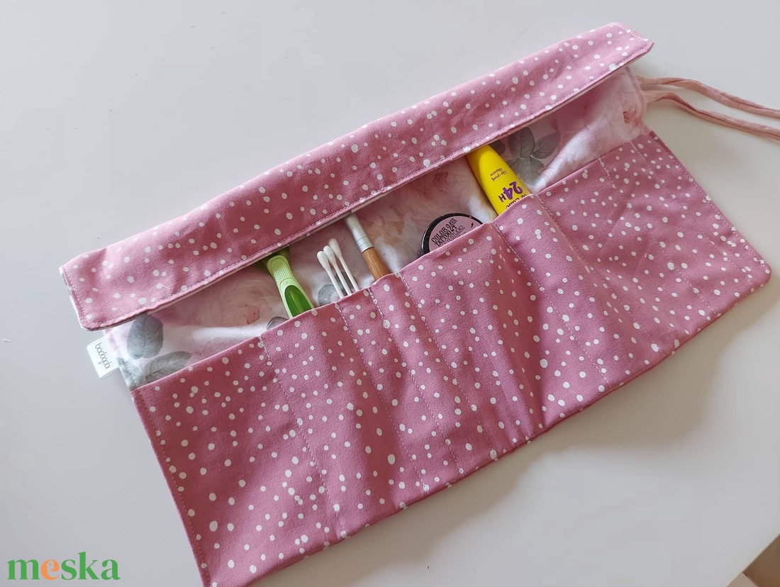 Pöttyös-bazsarózsás textil tok, tároló - otthon & életmód - papír, írószer - tolltartó & ceruzatekercs - Meska.hu Pöttyös-bazsarózsás textil tok, tároló - otthon & életmód - papír, írószer - tolltartó & ceruzatekercs - Meska.hu