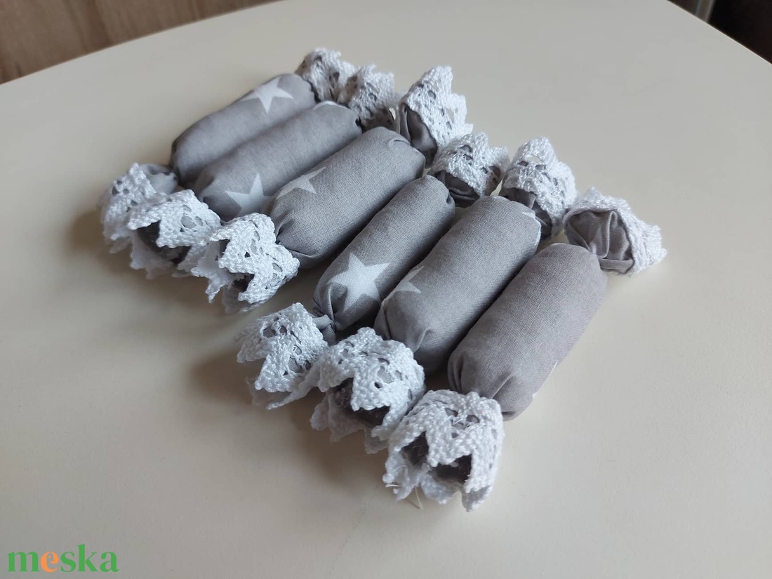 Textil szaloncukor - 6 db-os csomag - szürke csillagos - karácsony - karácsonyi lakásdekoráció - karácsonyi lakásdíszek - Meska.hu