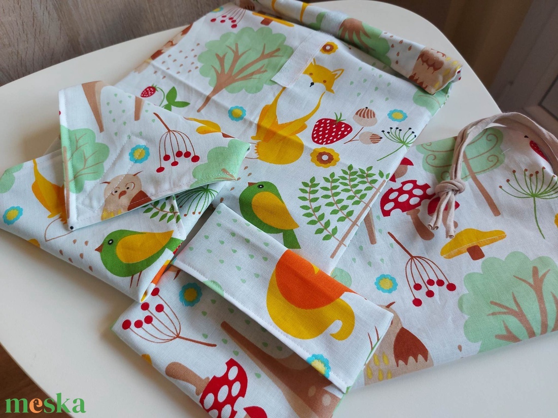 Piknik és uzsonnás pack - uzsonnás tasak, snack tasakok és újraszalvéta, belül vízzáró réteggel (erdős) - táska & tok - uzsonna- & ebéd tartó - szendvics csomagoló - Meska.hu Piknik és uzsonnás pack - uzsonnás tasak, snack tasakok és újraszalvéta, belül vízzáró réteggel (erdős) - táska & tok - uzsonna- & ebéd tartó - szendvics csomagoló - Meska.hu