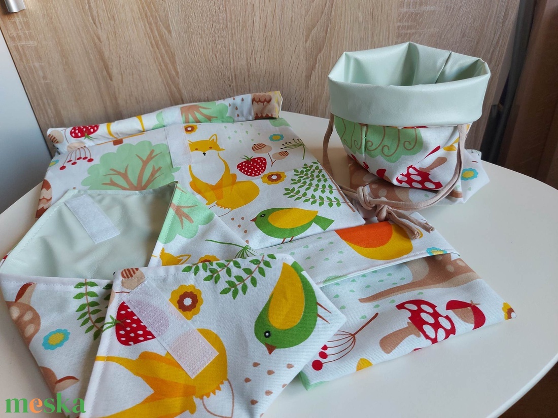Piknik és uzsonnás pack - uzsonnás tasak, snack tasakok és újraszalvéta, belül vízzáró réteggel (erdős) - táska & tok - uzsonna- & ebéd tartó - szendvics csomagoló - Meska.hu Piknik és uzsonnás pack - uzsonnás tasak, snack tasakok és újraszalvéta, belül vízzáró réteggel (erdős) - táska & tok - uzsonna- & ebéd tartó - szendvics csomagoló - Meska.hu