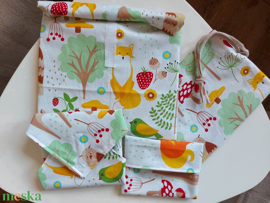 Piknik és uzsonnás pack - uzsonnás tasak, snack tasakok és újraszalvéta, belül vízzáró réteggel (erdős) - táska & tok - uzsonna- & ebéd tartó - szendvics csomagoló - Meska.hu Piknik és uzsonnás pack - uzsonnás tasak, snack tasakok és újraszalvéta, belül vízzáró réteggel (erdős) - táska & tok - uzsonna- & ebéd tartó - szendvics csomagoló - Meska.hu