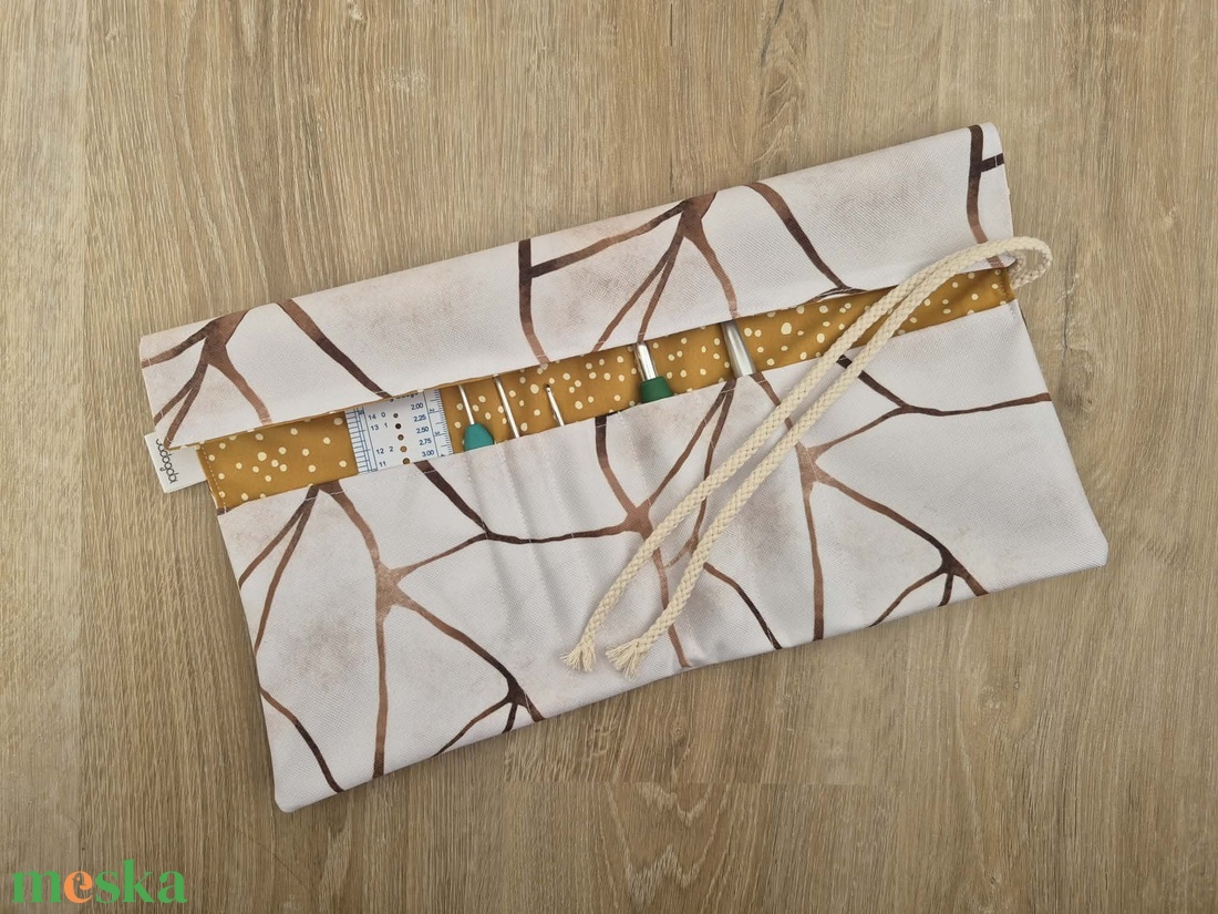 Arany-sárgapöttyös textil tok, tároló (ceruzatekercs, roll-up tartó) - otthon & életmód - papír, írószer - tolltartó & ceruzatekercs - Meska.hu