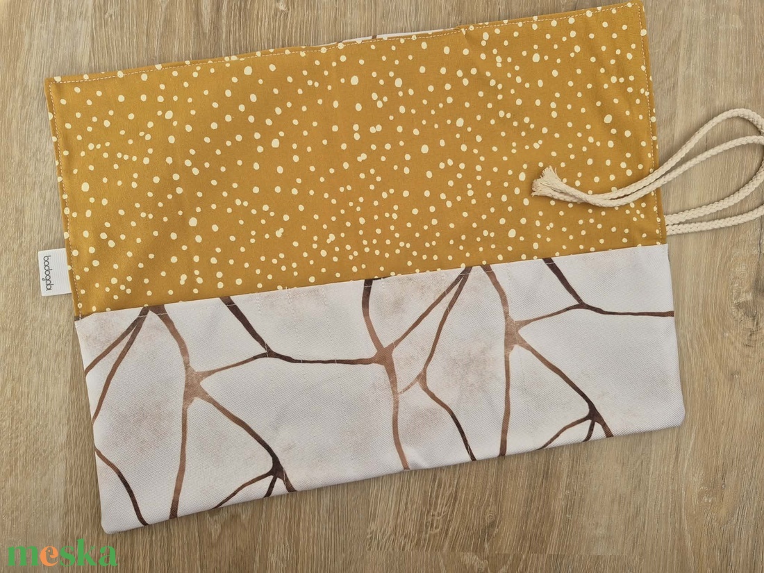 Arany-sárgapöttyös textil tok, tároló (ceruzatekercs, roll-up tartó) - otthon & életmód - papír, írószer - tolltartó & ceruzatekercs - Meska.hu