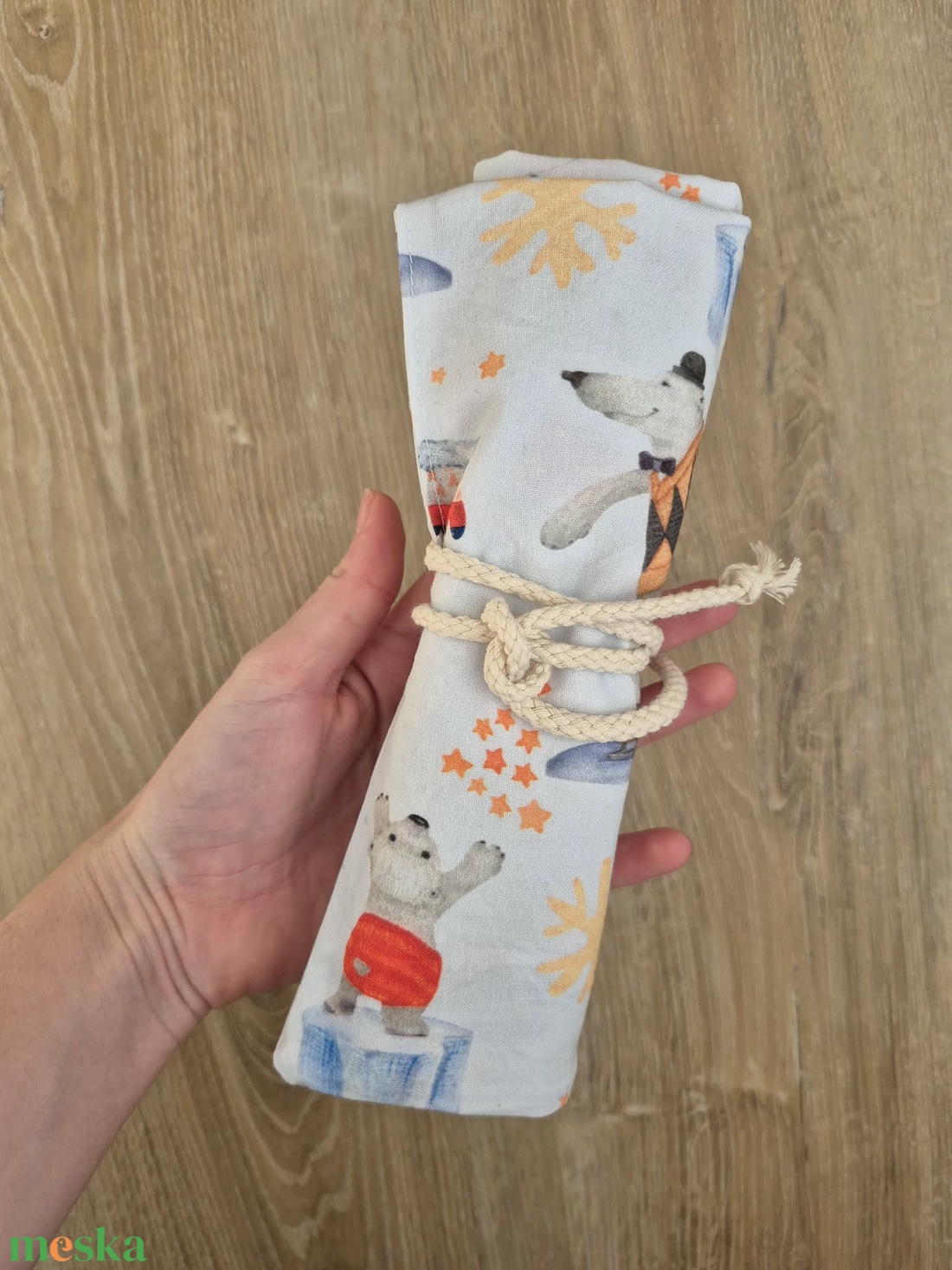 Jegesmedve mintás ceruzatekercs, ceruzatartó, tok  - otthon & életmód - papír, írószer - tolltartó & ceruzatekercs - Meska.hu