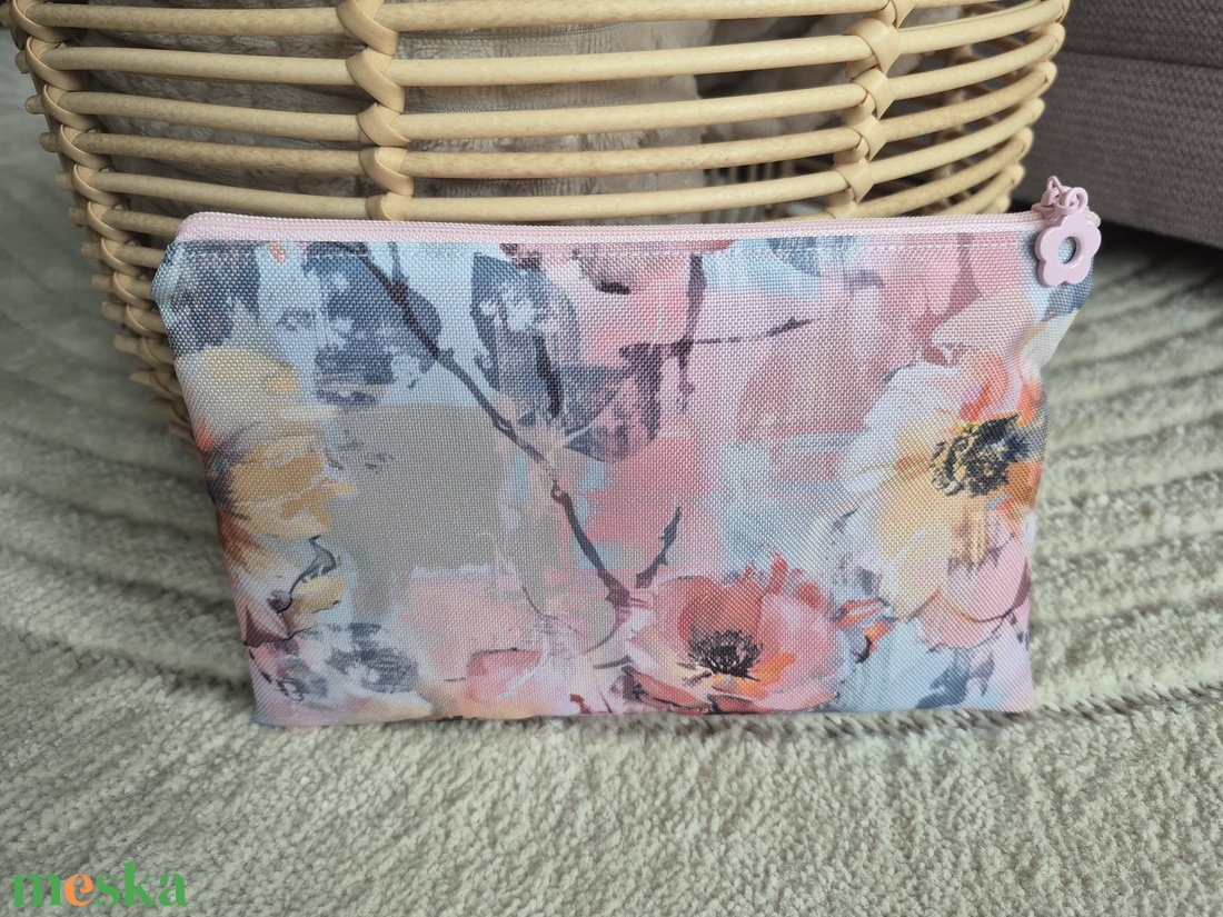 Rózsaszín virágos vízhatlan nesszeszer, pamut béléssel - táska & tok - neszesszer - Meska.hu