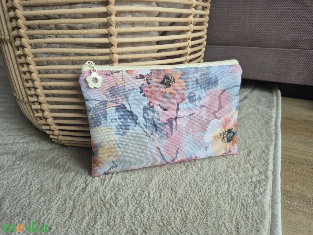 Sárga virágos vízhatlan nesszeszer, pamut béléssel - táska & tok - neszesszer - Meska.hu