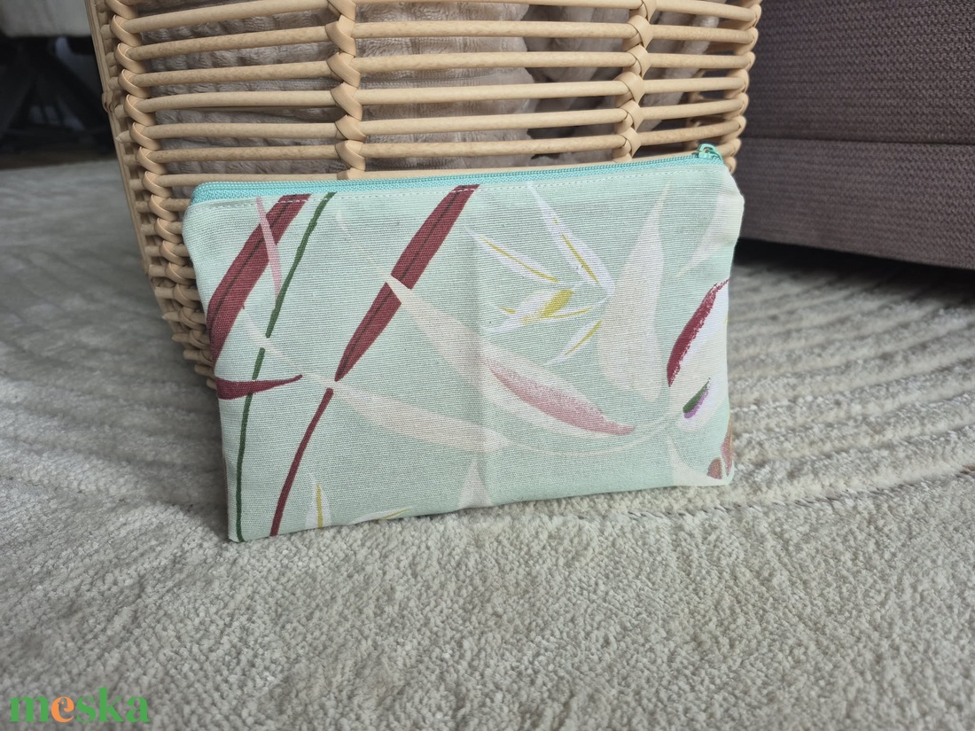Virágos vászonból készült nesszeszer, pamut béléssel - táska & tok - neszesszer - Meska.hu