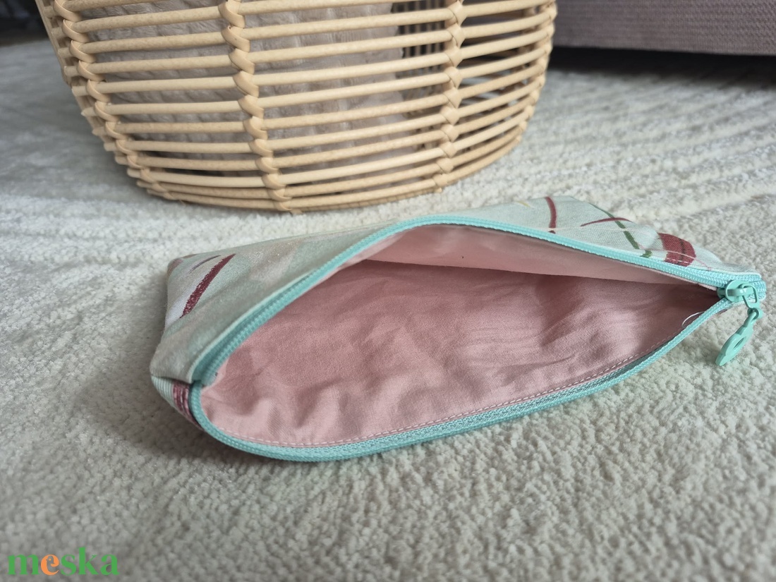 Virágos vászonból készült nesszeszer, pamut béléssel - táska & tok - neszesszer - Meska.hu