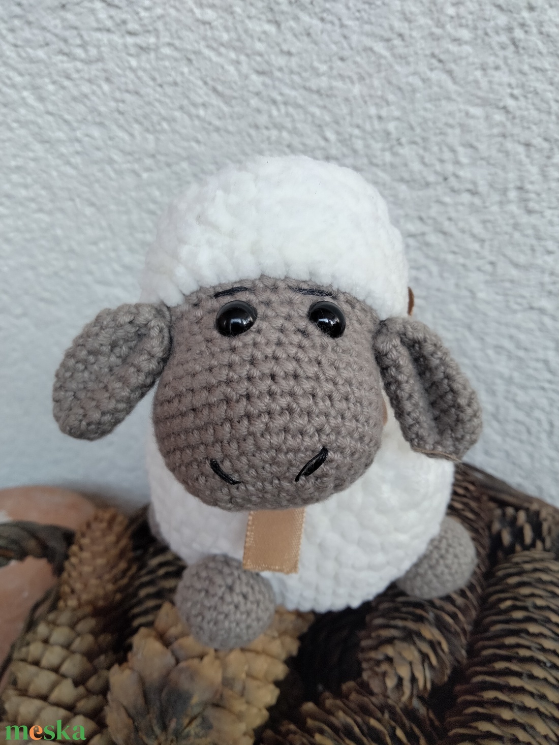 Kézzel horgolt pihe-puha bárányka, melyet bármilyen korú gyermeknek ajánlok játéknak, alvótársnak - játék & sport - plüssállat & játékfigura - plüss bárány - Meska.hu