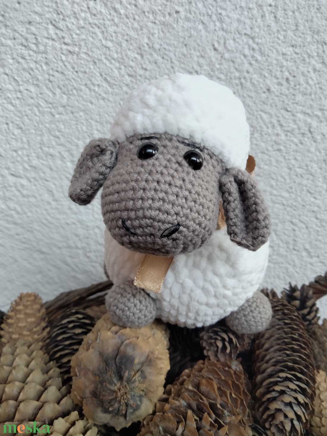 Kézzel horgolt pihe-puha bárányka, melyet bármilyen korú gyermeknek ajánlok játéknak, alvótársnak - játék & sport - plüssállat & játékfigura - plüss bárány - Meska.hu