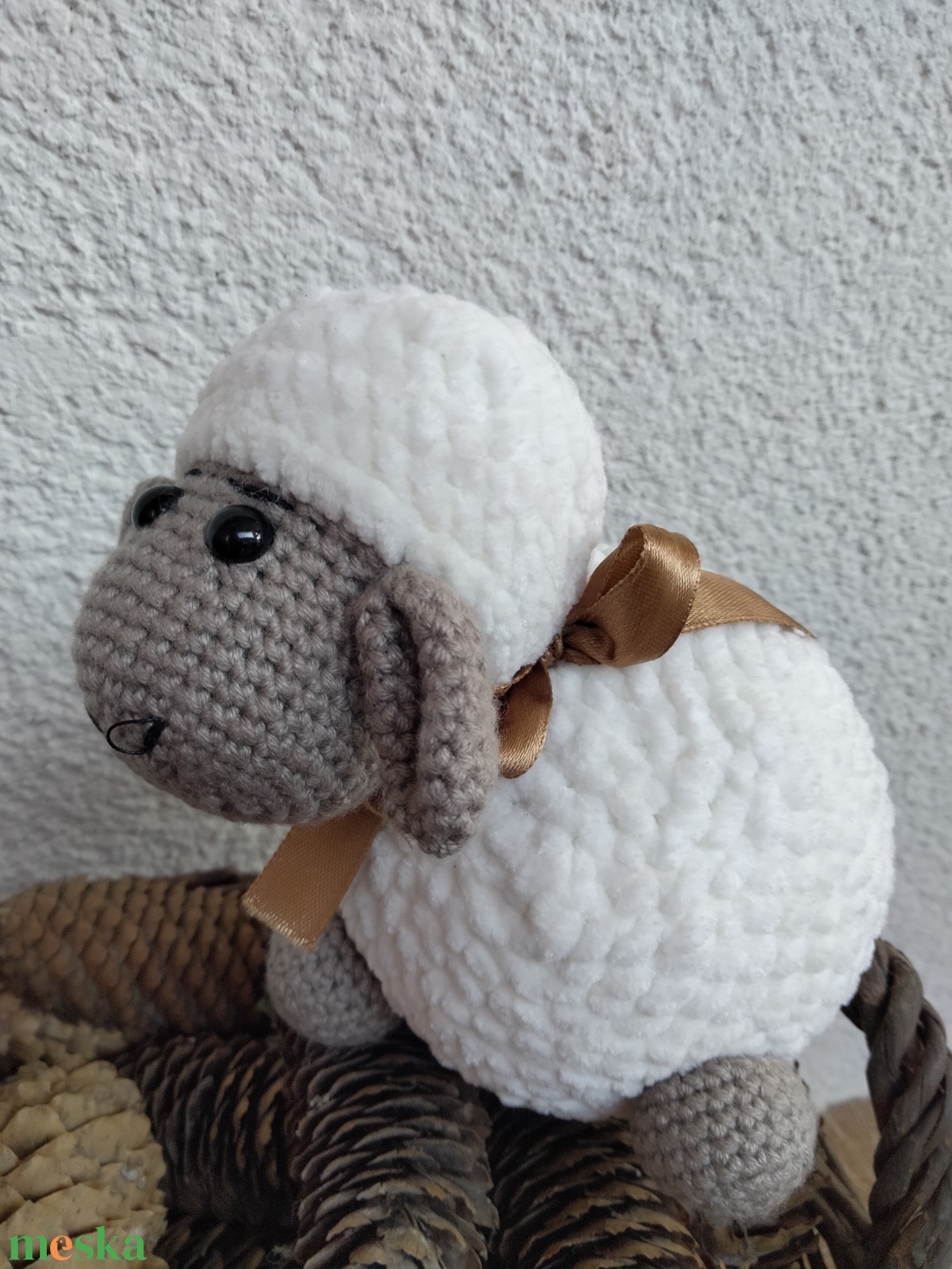 Kézzel horgolt pihe-puha bárányka, melyet bármilyen korú gyermeknek ajánlok játéknak, alvótársnak - játék & sport - plüssállat & játékfigura - plüss bárány - Meska.hu
