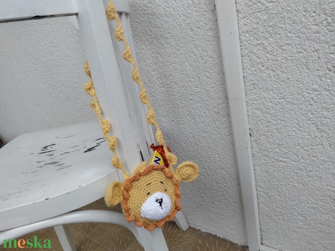 Oroszlános, nyakba akasztható horgolt kis táska apró kincseknek, a pöttömök számára  - játék & sport - plüssállat & játékfigura - más figura - Meska.hu