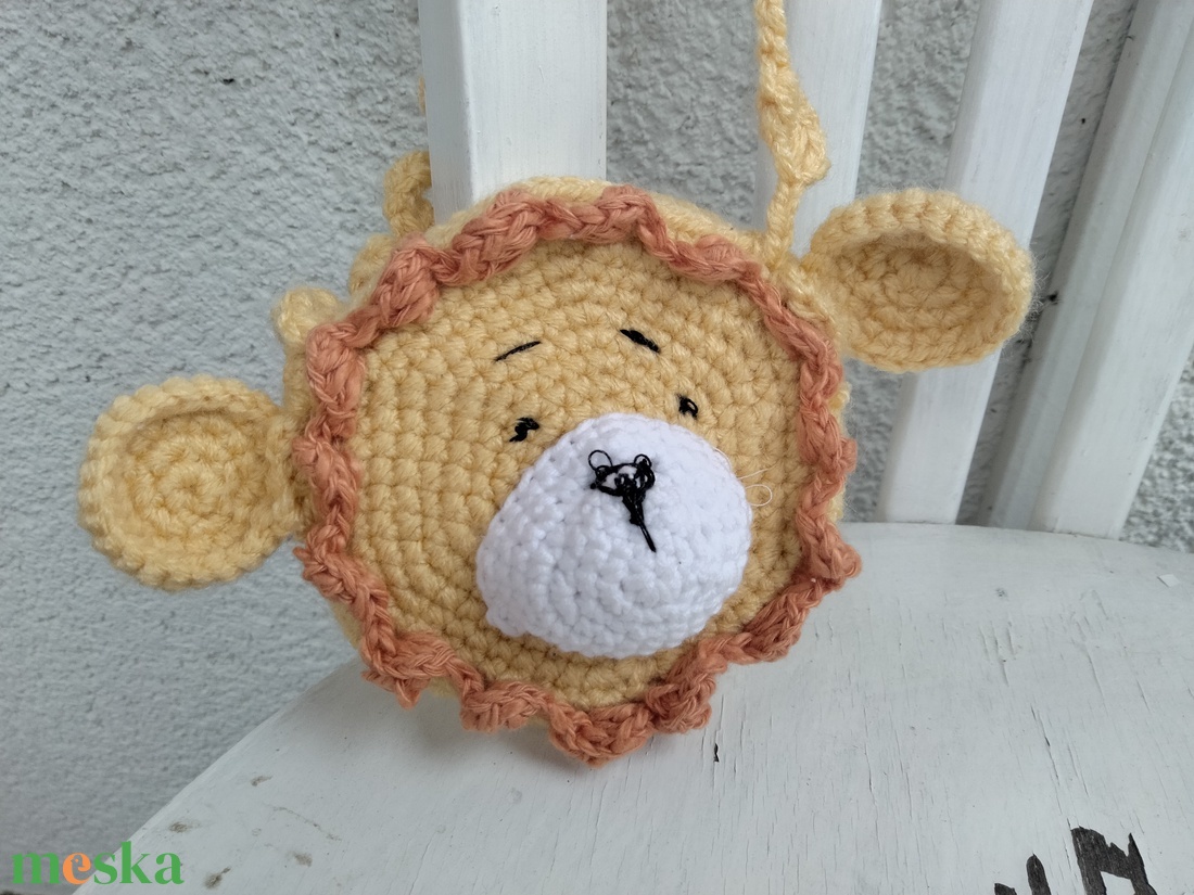 Oroszlános, nyakba akasztható horgolt kis táska apró kincseknek, a pöttömök számára  - játék & sport - plüssállat & játékfigura - más figura - Meska.hu