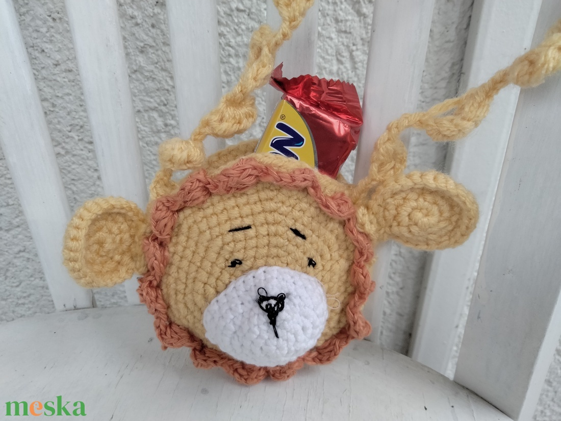 Oroszlános, nyakba akasztható horgolt kis táska apró kincseknek, a pöttömök számára  - játék & sport - plüssállat & játékfigura - más figura - Meska.hu
